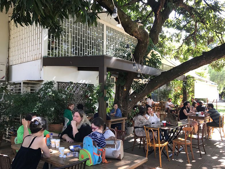 Área externa do Ernesto Cafés Especiais em Brasília
