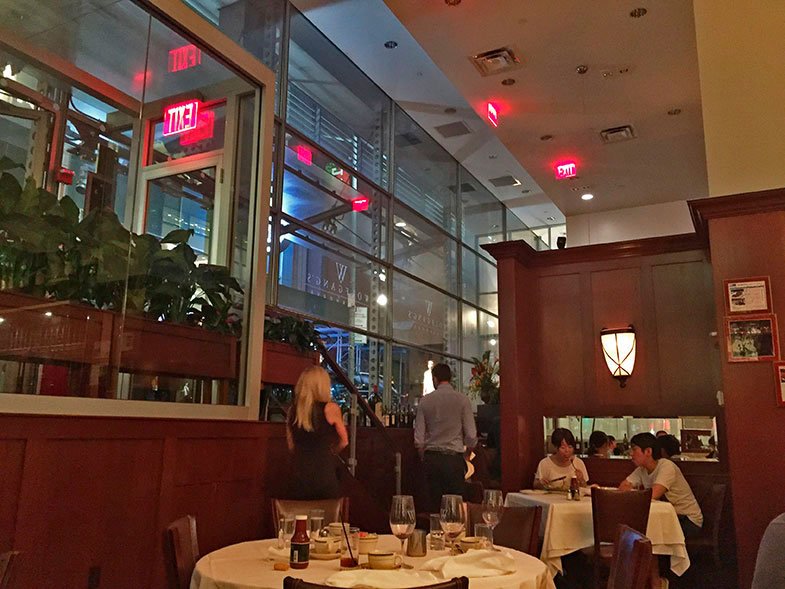 Salão do Wolfgan's Steakhouse em New York