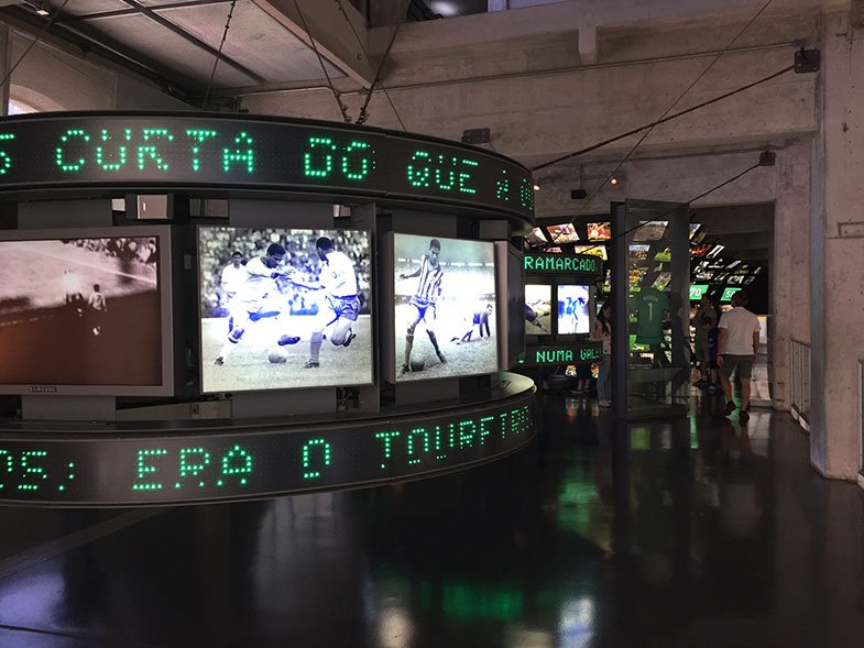 Salas de exposições do Museu do Futebol