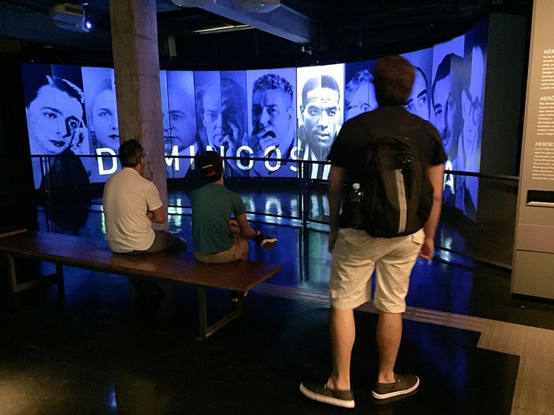 Sala de projeção no Museu do Futebol