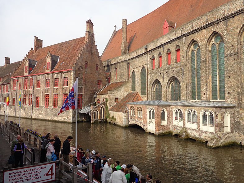 Passeio pelos canais de Bruges