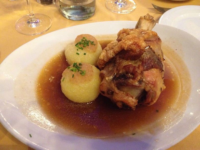 Culinária alemã tradicional no Hofbräuhaus