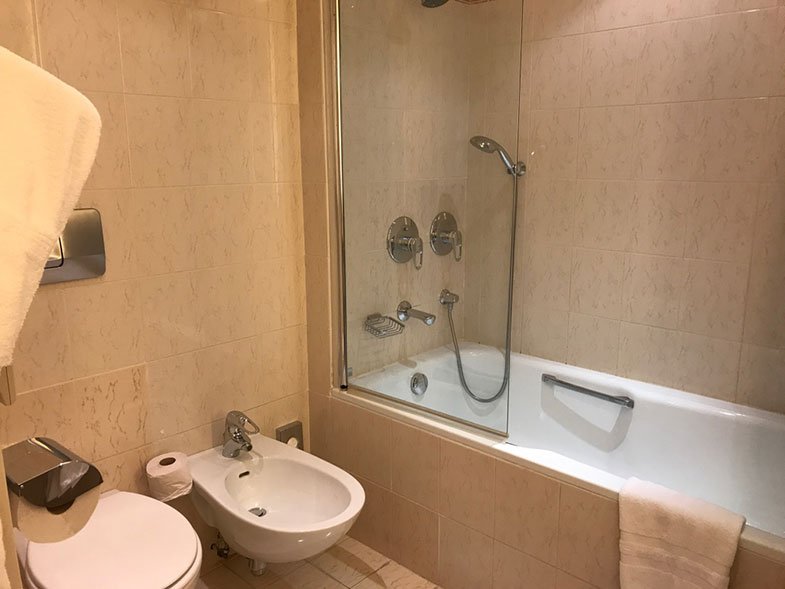 Banheiro do Sofitel Hotel em Paris