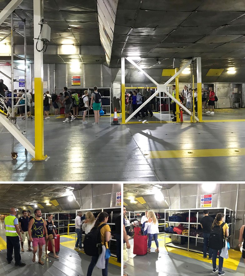 Compartimento para bagagens no ferry na Grécia