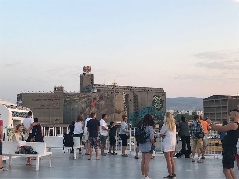 Terraço de ferry na Grécia
