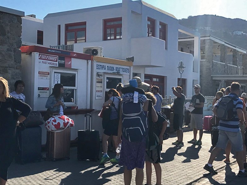 Guichê para compra/troca do ticket para o ferry