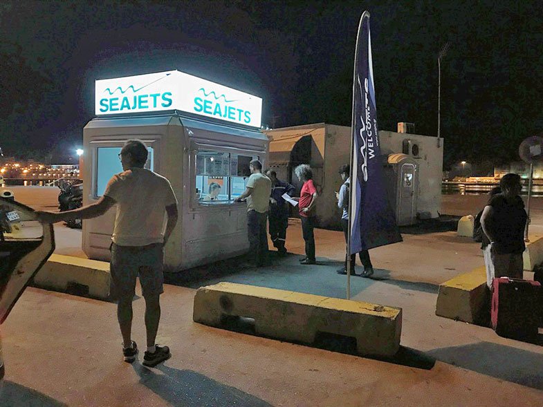 Guichê da SeaJet no porto de Atenas