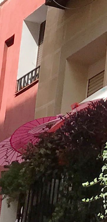 Como é o passeio pelo Rastro, o popular mercado de rua de Madrid