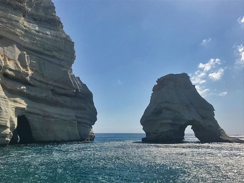 Passeio de barco em Milos