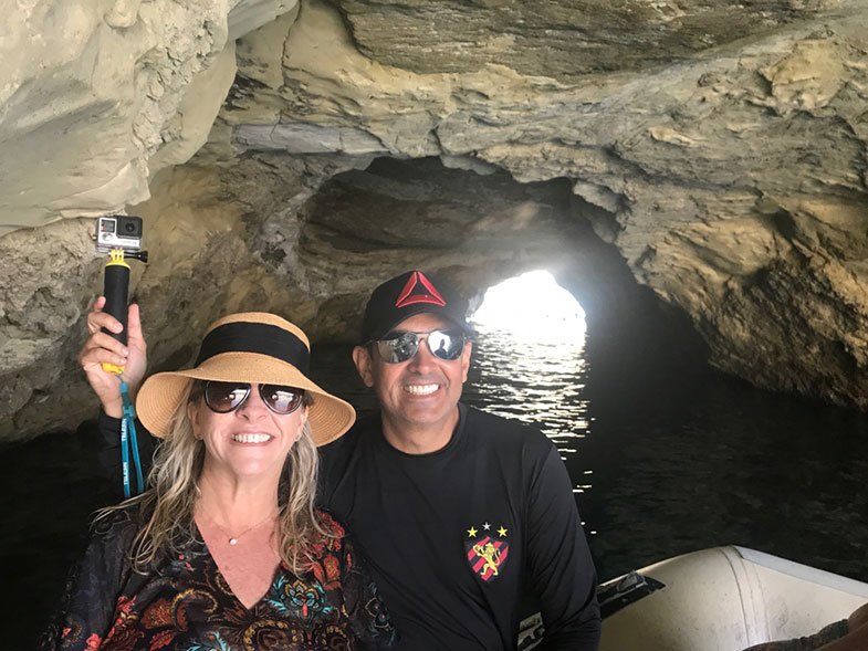 Dentro de uma caverna em Kleftiko