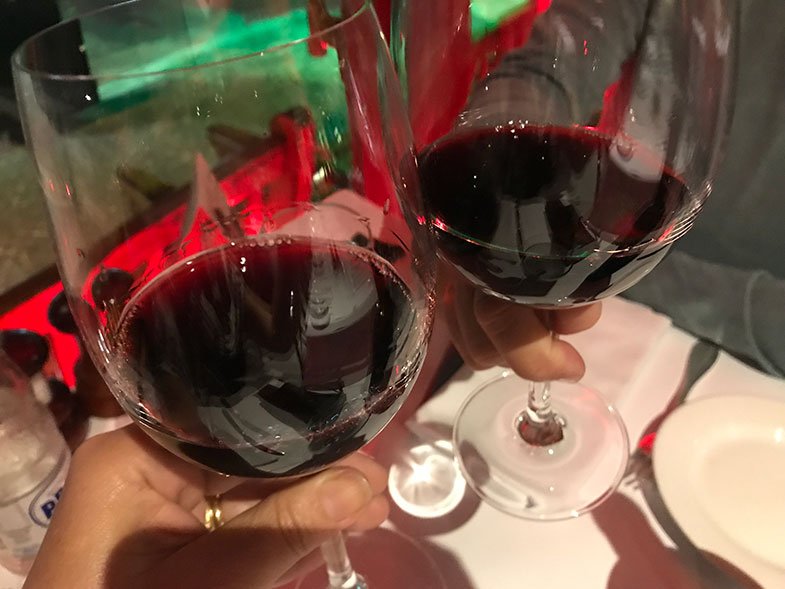 Brinde no L'Entrecôte d'Olivier em São Paulo