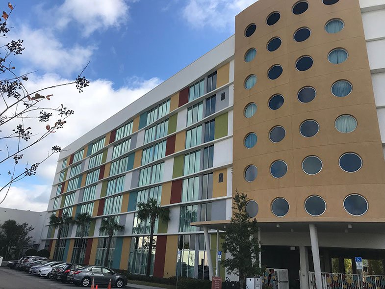 Estacionamento do hotel dentro da Universal