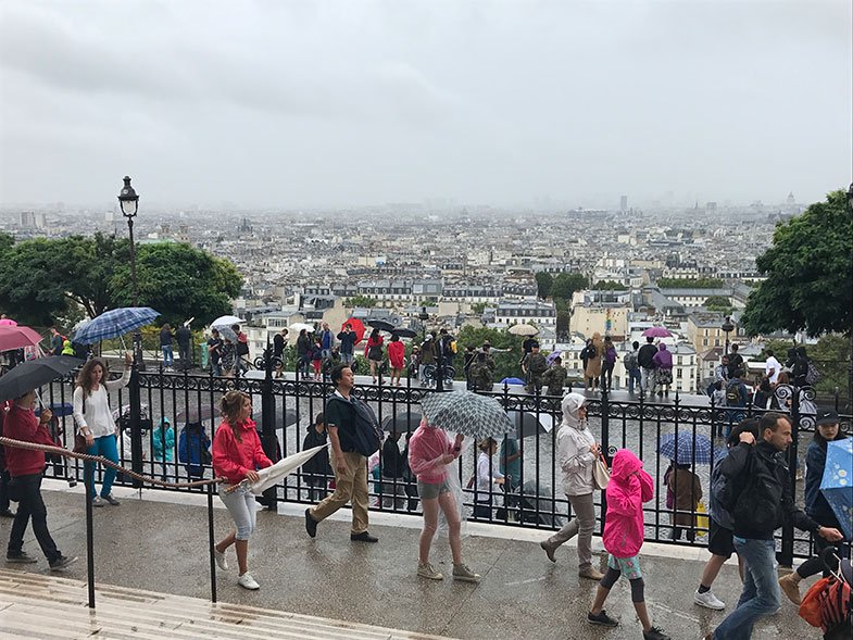 Fila para entrar na Sacré Couer