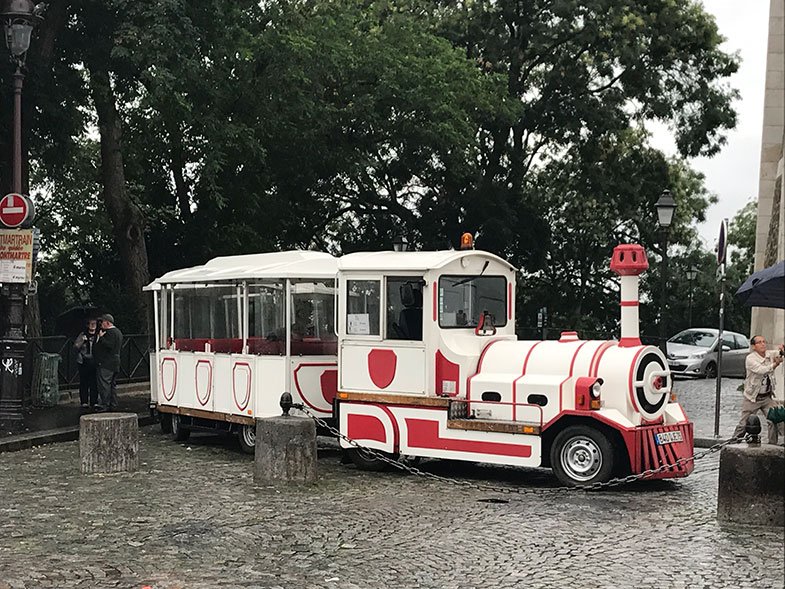 Trenzinho que leva à Sacré Couer