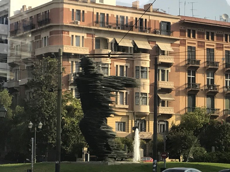 The Runner Statue em Atenas