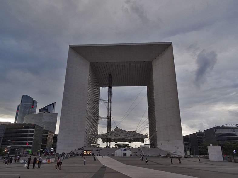 La Grand Arche em La Défense em Paris