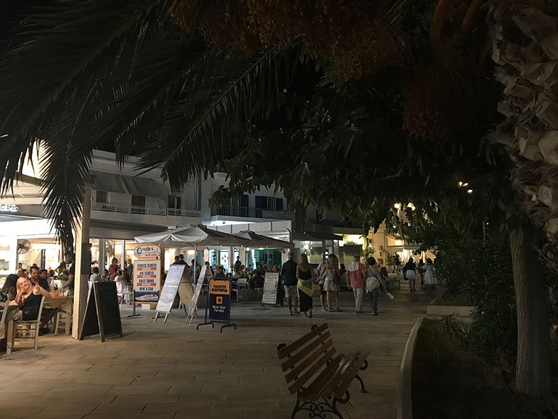 Milos à noite