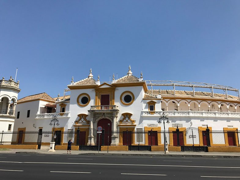 Fachada da Plaza de Toros de Sevilha