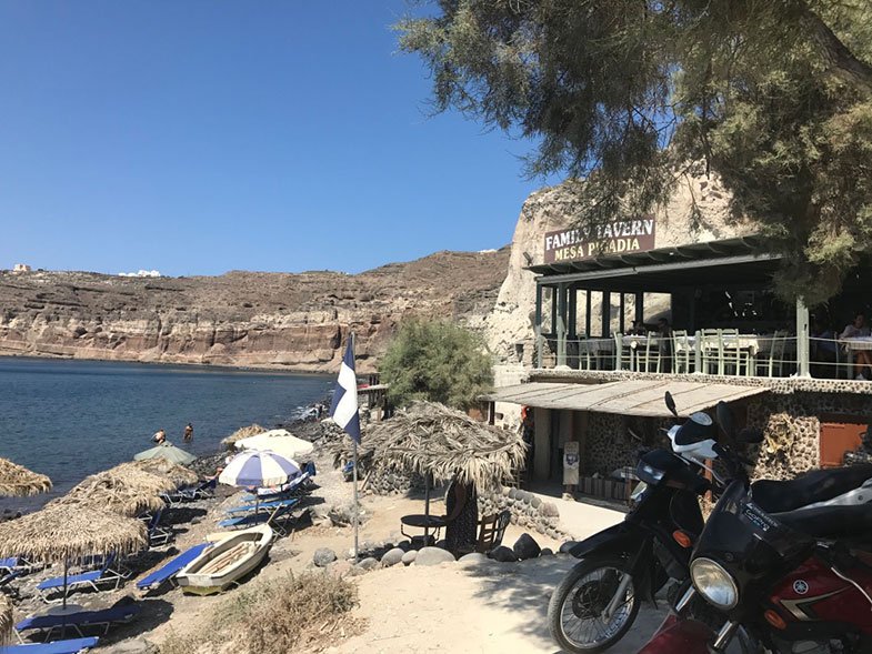 Praia Kambia em Santorini