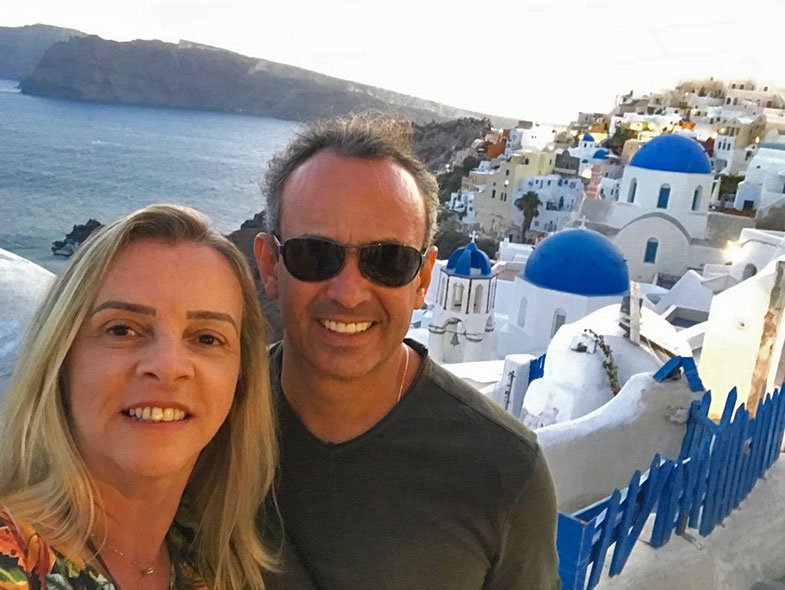 Igreja de teto azul em Santorini