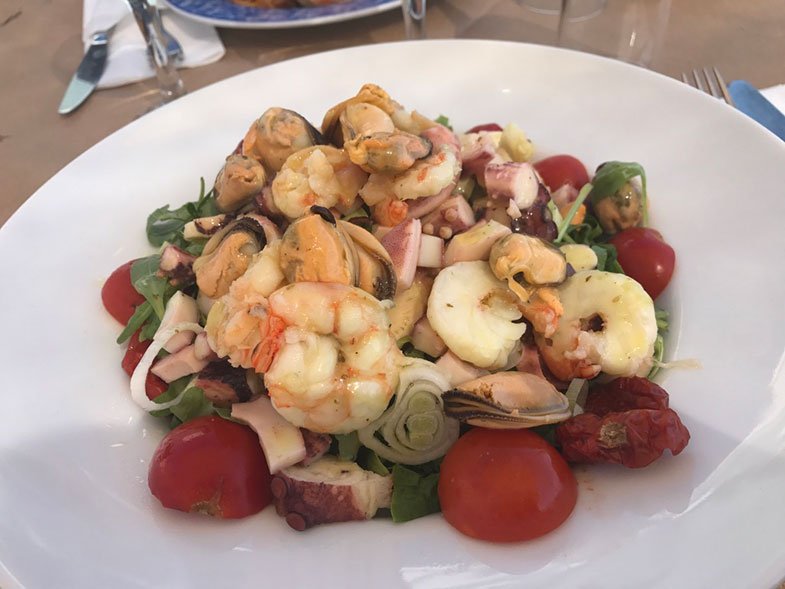 Comida grega em Santorini