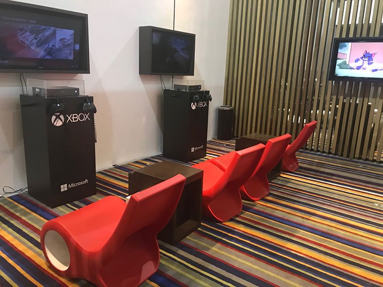 Sala de entretenimento da sala VIP da Latam