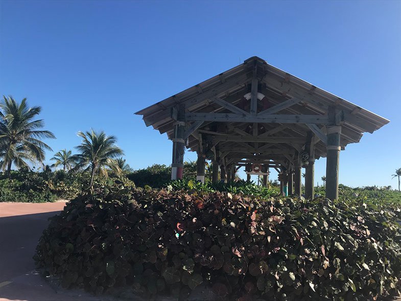 Estação do trenzinho na ilha particular da Disney