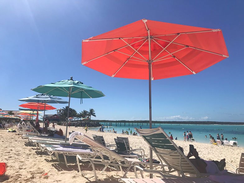 Praia para família na ilha particular da Disney