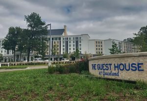 Fachada do hotel em Memphis