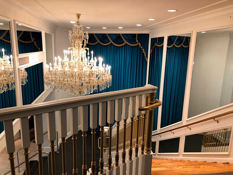Escada do The Guest House at Graceland hotel em Memphis