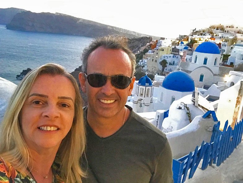 Igreja de teto azul em Santorini