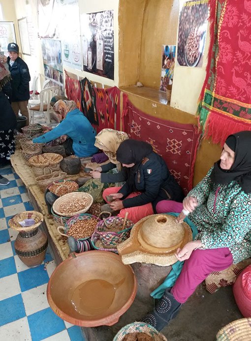 Fabricação de óleo arganel no Marrocos