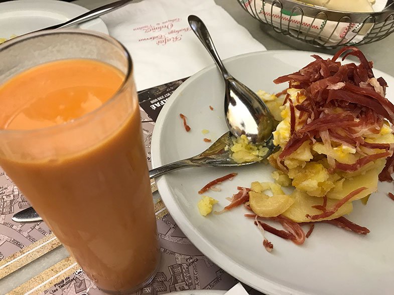 Comidas típicas da Espanha Papas e Gazpacho
