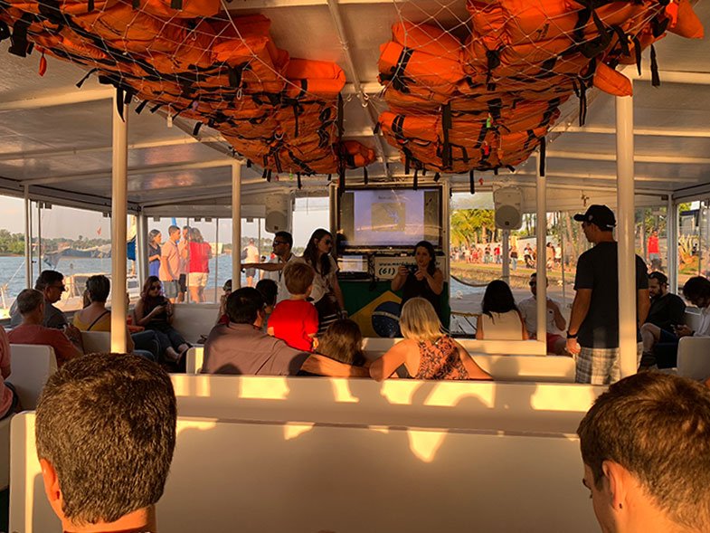 Passeio de barco pelo Lago Paranoá em Brasília