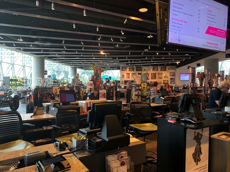 Loja do Salvador Dalí Museum em St Patersburg na Flórida