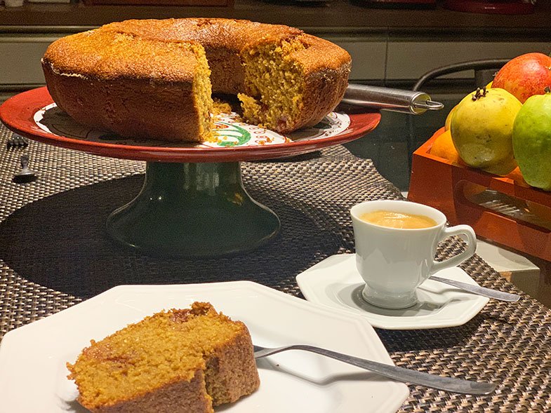 Bolo de milho com goiabada