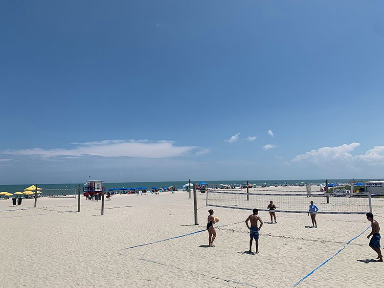 Quadras de volei pela areia