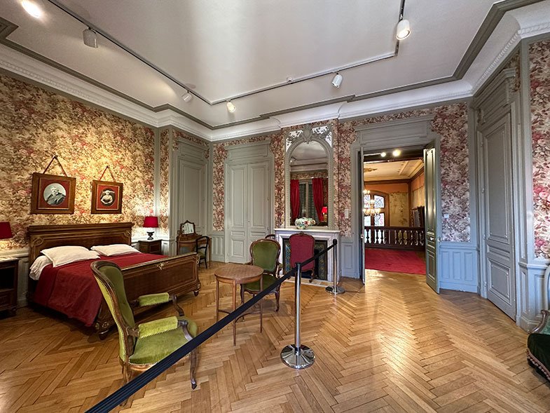 Quarto mobiliado da família Lumière