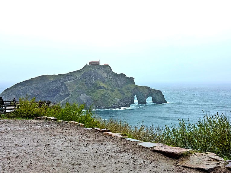 Vista de Gaztelugatxe de longe