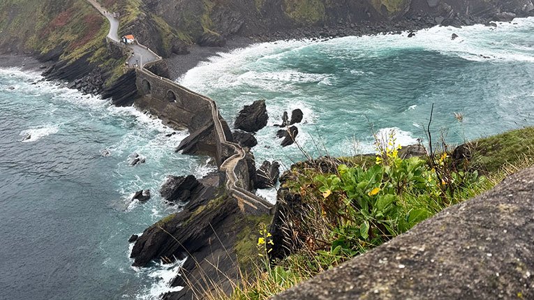 Do alto de Gaztelugatxe