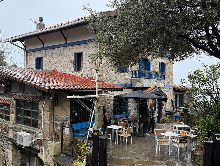 Restaurante em Gaztelugatxe